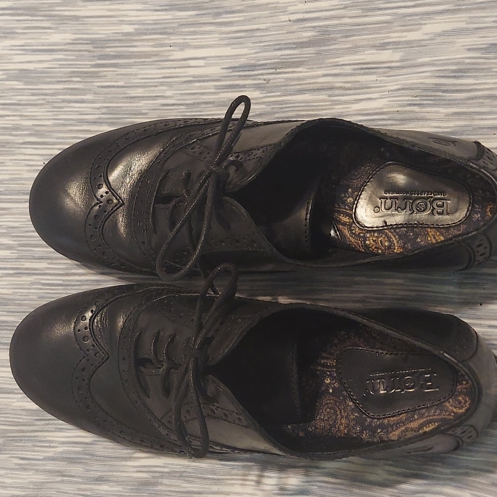 Black flat tie 8.5 women's shoe
